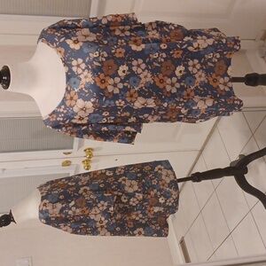4/$80 New Blue Floral Tee - Size 4XL (US20)